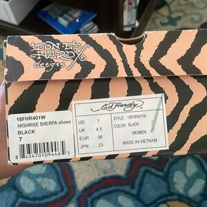 Early 2000’s vintage women’s Ed Hardy high rise Sherpa lined shoes